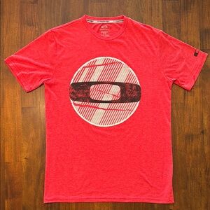 Men’s Oakley Red Short Sleeve Tee Size: Small